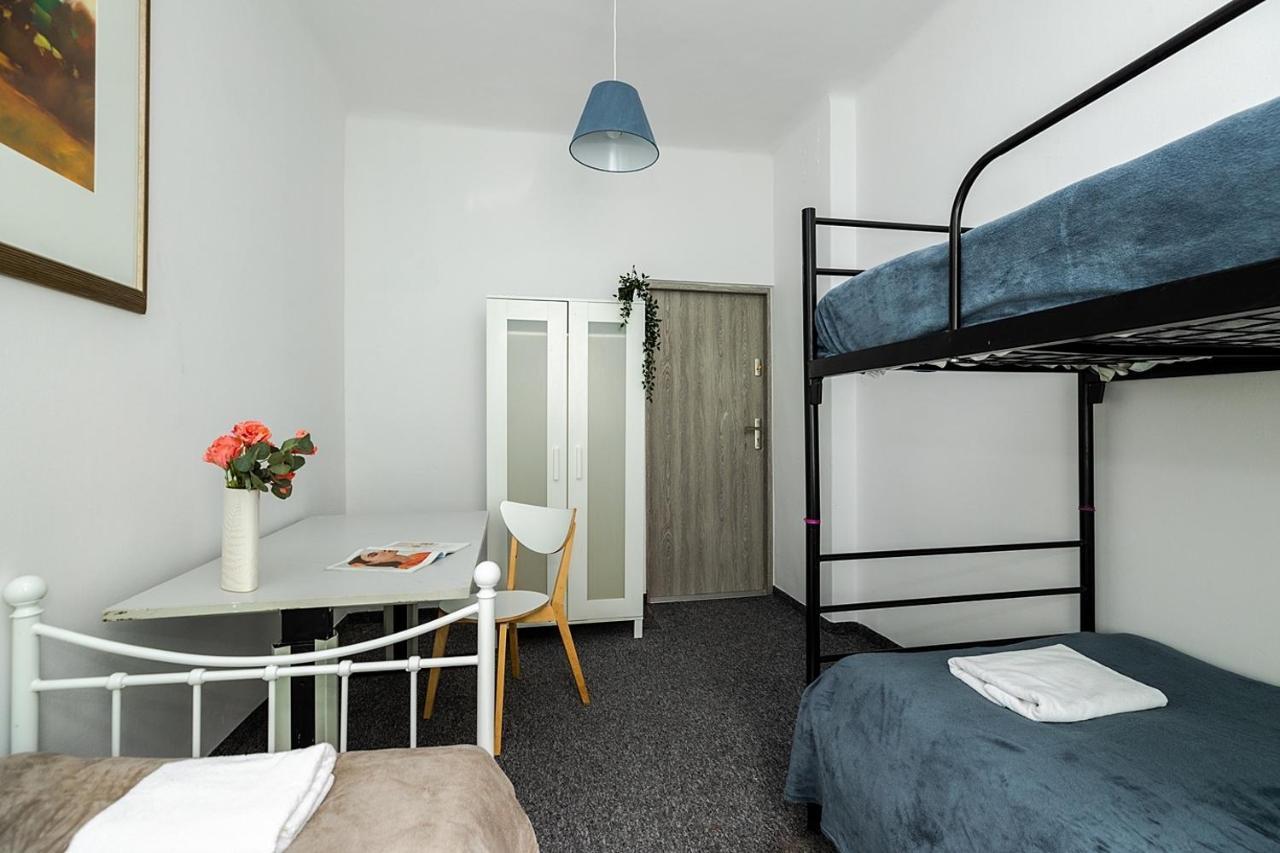 Unit Warsaw Room In Hostel Solec50 By Metro Station Centrum Kopernika Elektrownia Powisle Stadion Narodowy Buitenkant foto