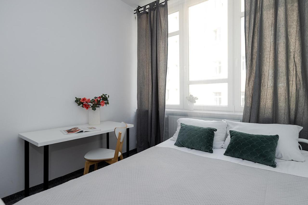 Unit Warsaw Room In Hostel Solec50 By Metro Station Centrum Kopernika Elektrownia Powisle Stadion Narodowy Buitenkant foto